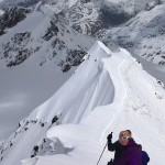 Bei gutem Stapfschnee gelangt man ohne Probleme über den Grat.