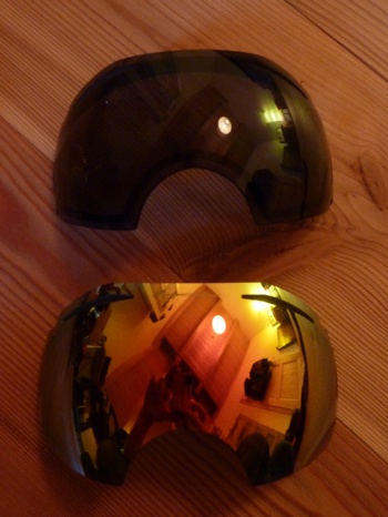 Die beiden mitgelieferten Gl&auml;ser von au&szlig;en. | Foto: Valentin Sauer