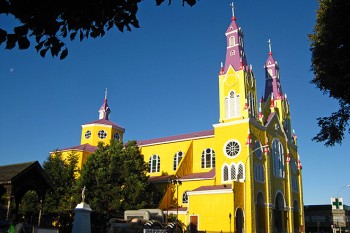 Geschmackssache: Die gelbe Kathedrale von Castro, der Hauptstadt von Chilo&eacute;. | Foto: Franziska K&ouml;rner