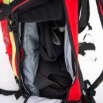 Durch den breiten, seitlichen Eingriff kommt man beim Evoc Patrol Team gut an den Rucksackinhalt. | Foto: Christoph Oberschneider