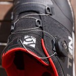 Das BOA-Schnürsystem lässt sich auch während der Fahrt mit zwei Fingern bedienen. | Foto: Peter Fobe