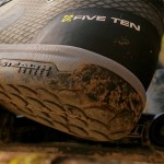 Wo Stealth-Rubber drauf steht, ist auch Stealth-Rubber drin - der Five Ten Freerider Contact klebt förmlich auf dem Pedal. | Foto: V. Sauer