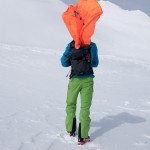 Test-Auslösung des Ortovox Avabag-Systems. | Foto: Christoph Oberschneider