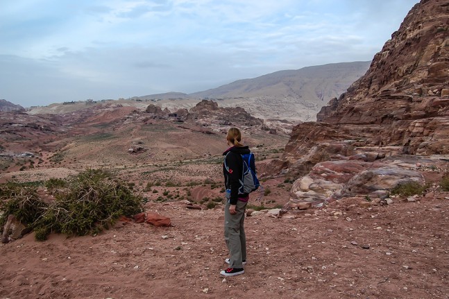 Abseits der für die Besuchermassen ausgetretenen Pfade eröffnen sich in Jordanien traumhafte Panoramen, unendlich anmutende Weiten und angenehme Stille. | Foto: Andy Lorenz