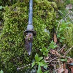 Die Stockspitze bohrt sich pr&auml;zise in jeden Untergrund. &Uuml;ber dem Teller erkennbar: die Sto&szlig;d&auml;mpfer. | Foto: Vroni Heidrich