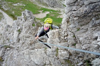 Auf dem Weg zur Rotspitze: Ausgesetzte Wege, wundersch&ouml;ne Aus- und Tiefblicke. | Foto: Julia Gebauer