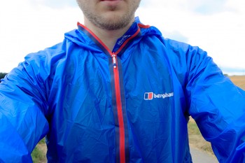 Schn&ouml;rkellos: Berghaus verzichtet bei derVL Hyper Smock 2.0 auf &uuml;berfl&uuml;ssigen Schnickschnack. | Foto: Basti Fiedler