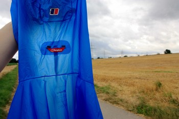 Hauchd&uuml;nn: Das Hydrohshell-Material ist robuster, als es auf den ersten Blick wirkt. | Foto: Basti Fiedler