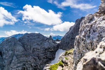Gipfelaspiranten am Hochkalter sollten schwindelfrei sein. So eng wie hier ist der Weg allerdings selten. | Foto: Franz Güntner