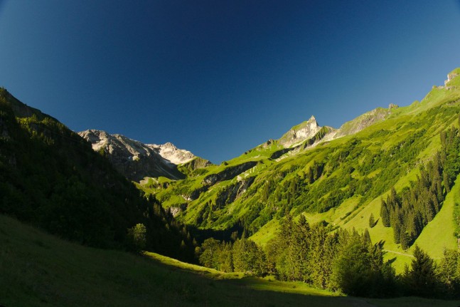 Das B&auml;rg&uuml;ndele-Tal mit Schneck (2.258 Meter) und Gro&szlig;em Wilden (2.360 Meter). | Foto: Sabine Dettling