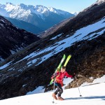 Die K2 Wayback 88 ECOre sind leicht genug, um sie komfortabel am Rucksack zu tragen. | Foto: Markus Stadler