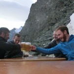 Wohlverdientes Gipfelbier nach erfolgreicher Besteigung. | Foto: Ben Weiler