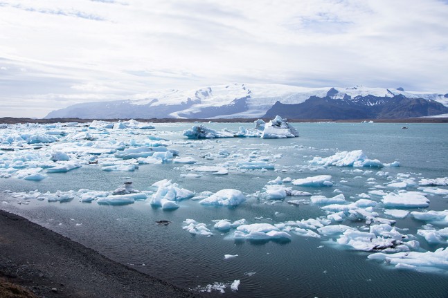 Ein Abstecher zum Gletschersee Jökulsarlon am Fuße des Vatnajökull. | Foto: Johannes Wolf