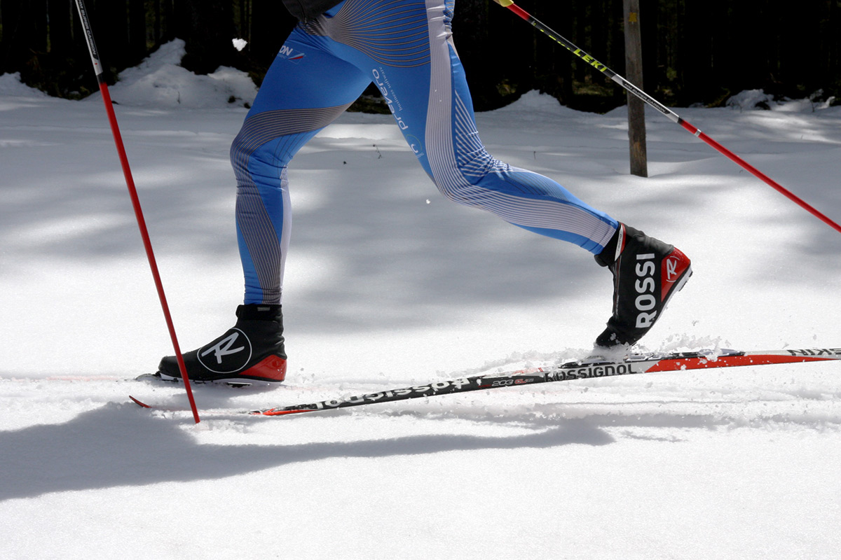 Langlauf Ski Set Rossignol Delta Sport Skin Stiff mit Bindung und Schuhe Fellski 