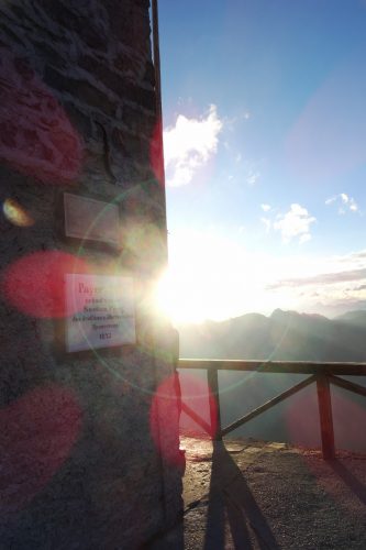 Seit 1875 steht die Payerhütte an ihrem exponierten Platz und trotzt den Elementen. | Foto: Basti Fiedler