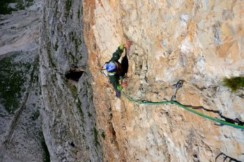 Steile Kletterei im Pilastro an der Tofana di Rozes. | Foto: David Lochner