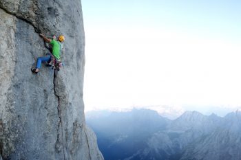 Die Schwierigkeiten sind im Fisch anhaltend, die Abst&auml;nde zwischen mobilen Sicherungsm&ouml;glichkeiten oft weit. | Foto: David Lochner