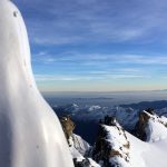 Ganz oben auf 4.061 Metern steht eine wei&szlig;e Plastik-Madonna f&uuml;r ein gemeinsames Gipfel-Selfie bereit. | Foto: Michael Hrobath