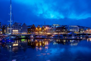 Tromsø ist der ideale Ausgangsort für eine Vielzahl von Skitouren. | Foto: Sebastian Fiedler