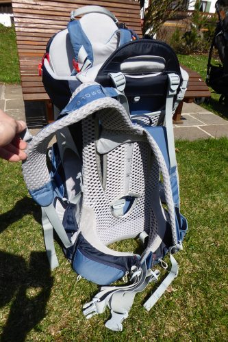 Luftig und hochwertig: Das R&uuml;ckensystem wirkt etwas futuristisch, punktet aber in der Praxis mit einem hohen Tragekomfort. | Foto: Hannes Klinge