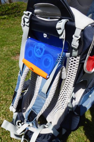 Fast selbstverst&auml;ndlich, dass sich auch eine Trinkblase in die Osprey-Trage einh&auml;ngen l&auml;sst. | Foto: Hannes Klinge