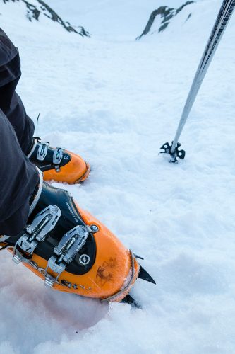 Harte Couloirs und Schneegestapfe sind das ideale Terrain für die Petzl Irvis Hybrid Steigeisen. | Foto: Franz Mösbauer