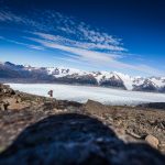 Der Abstieg vom immer windigen Passo John Gardner bietet perfekte Blicke auf dem Grey-Gletscher. | Foto: Franz Güntner