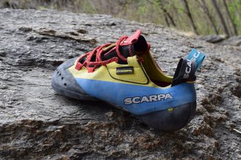 Der Scarpa Chimera hat eine starke Vorspannung, die für eine gute Kraftübertragung sorgt. | Foto: Martin Tekles