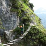 Eines der Highlights des Gr&uuml;nstein-Klettersteigs: die Heisei-H&auml;ngebr&uuml;cke. | Foto: Christoph Dirnberger