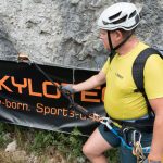 Ausprobieren des Raider 3.0 an einem horizontalen Stahlseil, bevor es in den Klettersteig geht. | Foto: Christoph Dirnberger