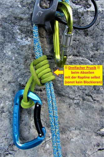 Seilt man nur mit der Rapline ab, ist der dreifache Prusik (dreifacher Ankerstich) unerlässlich! | Foto: Benedikt Hirschmann