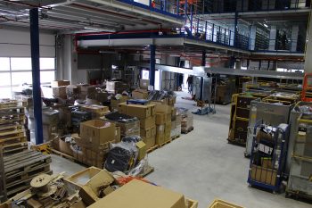 Jacken, Shirts, Rucksäcke & Co in der Warteschleife