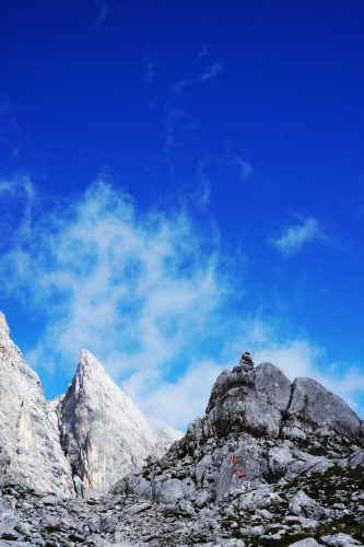 Die glatten Plattenfluchten des Bayerländerturms erinnern an eine Miniaturausgabe der Granitriesen im Yosemite. | Foto: Arnold Zimprich