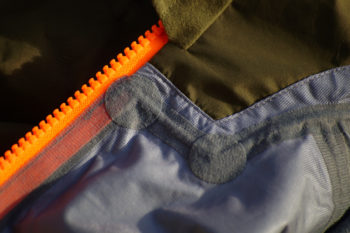 Die Verarbeitung der Helly Hansen-Skikombi ist wie zu erwarten hochwertig. | Foto: Veronika Rojek-Wöckner/WoecknAIR