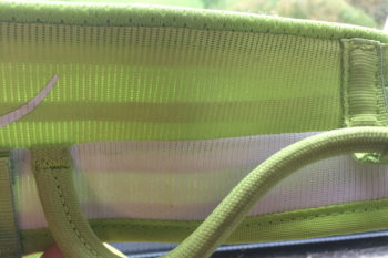 Dünnes, aber breites Gewebe mit viel Tragekomfort und viel Gewichtsersparnis. | Foto: Sophie Arnold