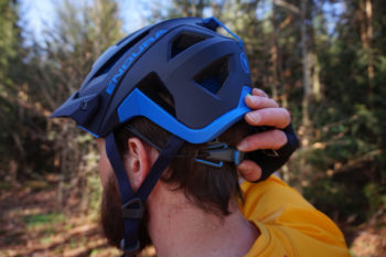 Das Verstellrad lässt sich leicht bedienen, auch mit dickeren Handschuhen. | Foto: Florian Glott