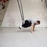 Die Brettübung dynamisch Schritt 3 | Foto: Martin Tekles