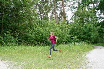 Das Gewicht von rund 200 Gramm pro Schuh zeichnet den ON Running Cloudventure Peak als Wettkampfschuh aus. | Foto: Sophie Arnold
