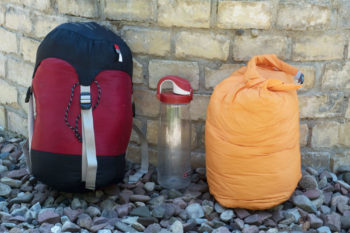 Der Exped Lite -5° überzeugt bereits auf den ersten Blick durch seine geringe Größe und sein Gewicht. | Foto: Fritz Horstehmke/Brigitte Stammschröer