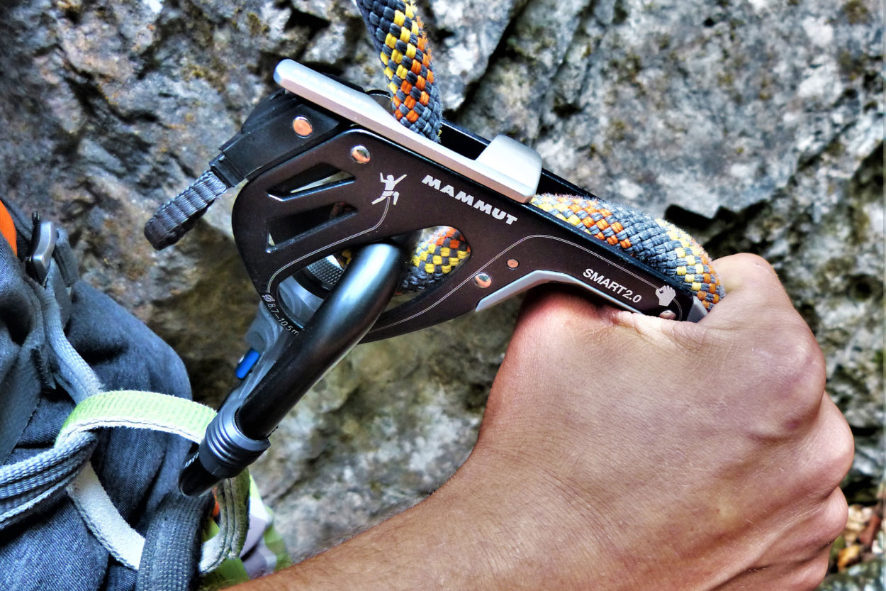 Die Bremshand immer unterhalb der Nase des Geräts halten