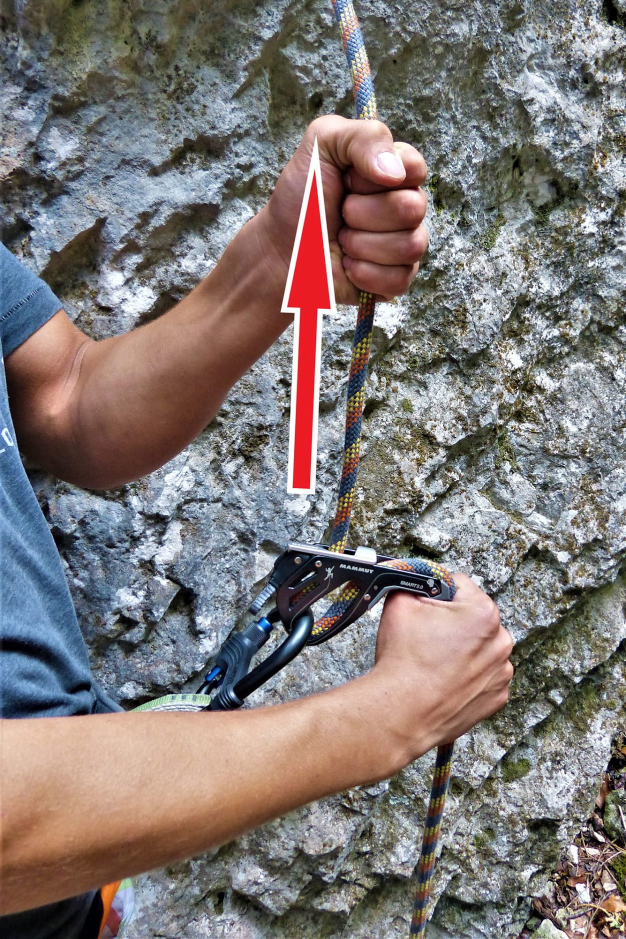 Bremshand darf während des Seilgebens nicht den Kontakt zum Seil verlieren.