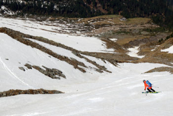 Mischbachalm in Sicht: Im Frühjahr muss ein hochperformanter Tourenski mit allen möglichen Schneearten zurechtkommen. | Foto: Lukas Ruetz