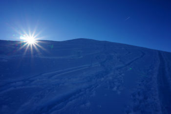 Der breite Nordwestrücken des Schafreuter ist das Sahnestück der Abfahrt - und kann sich beim Aufstieg ganz schön in die Länge ziehen. | Foto: Arnold Zimprich