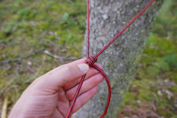 Abbildung 4: Der Topsegelschotstek lässt sich einfach knüpfen sowie lösen und lässt sich durch einfaches Ziehen nachspannen. | Foto: Flo Glott