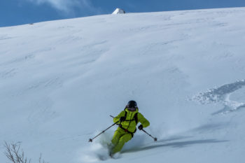 ...oder Abfahrt: Die Performance der Mammut-Freeridekombination wusste zu &uuml;berzeugen. | Foto: Basti Fiedler