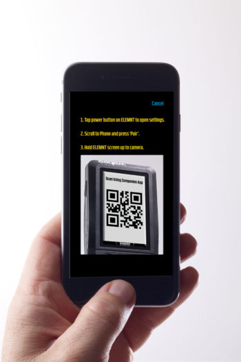 Das Elemnt Bolt l&auml;sst sich ganz simpel mit dem Smartphone verbinden. | Foto: Florian Grossegger