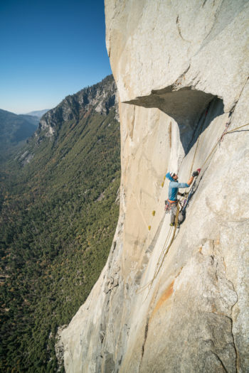 Ein Kletterer in der Wand im Yosemite Nationalpark
