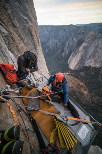 Zwei Kletterer im Fels im Yosemite Nationalpark