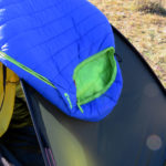 Der Carinthia G180 Schlafsack auf einem Zelt.