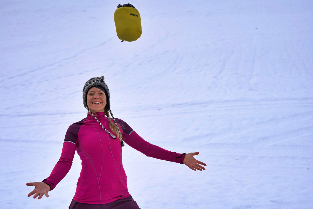 Vero W&ouml;ckner hat die Jacke im beutel verstaut